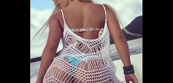  Hot Brazilian Woman Shaking Her Ass